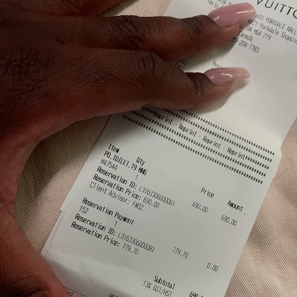 9️⃣0️⃣0️⃣💵Louis Vuitton Toiletry Pouch 19 authentic DISCONTINUED - Picture 7 of 8